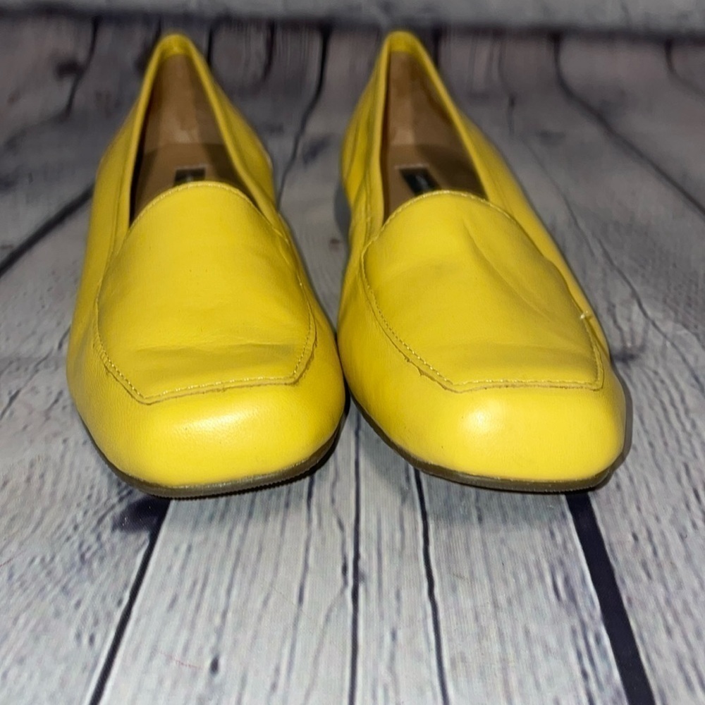 Array lemon yellow leather flats Size 6.5 - Picture 3 of 9